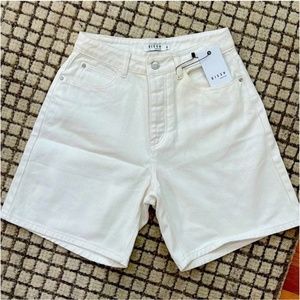 Dissh size US 6 white boyfriend jeans NWT